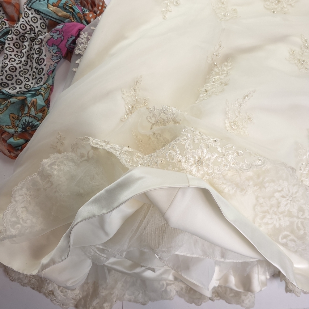 Elegant Cream Strapless Wedding Dress Sz 6 - Picture 4 of 13